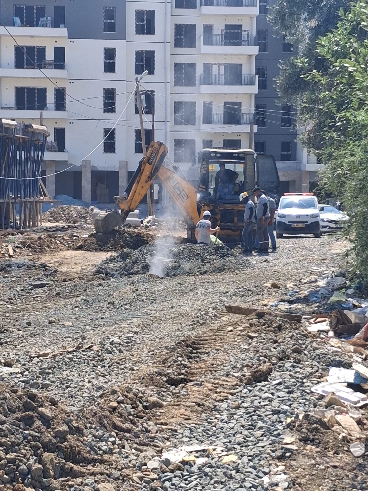 Armutlu Mahallesi’nde izinsiz altyapı kazısı sırasında iş makinesinin doğal gaz