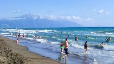Olumsuz hava ve deniz koşulları nedeniyle Samandağ’da denize girişler geçici