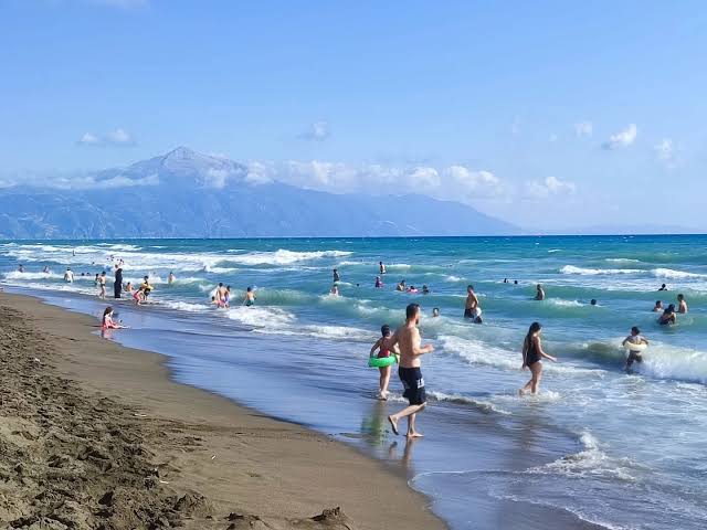 Olumsuz hava ve deniz koşulları nedeniyle Samandağ’da denize girişler geçici