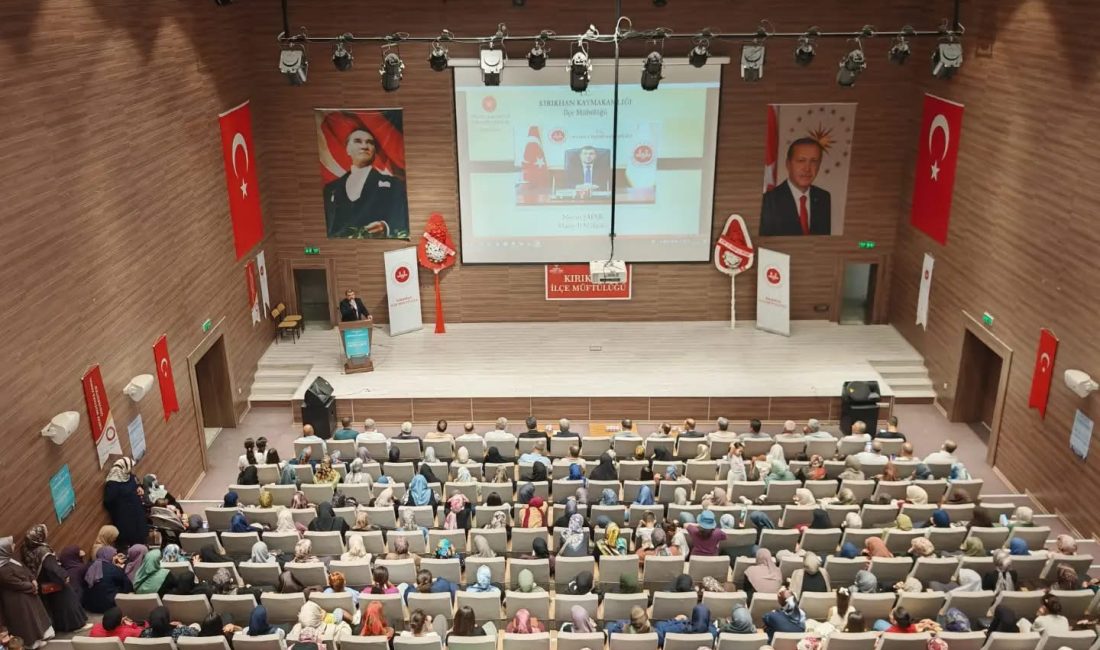 Kırıkhan’da Mevlid-i Nebi Haftası kapsamında düzenlenen konferansta, Hz. Muhammed’in örnek