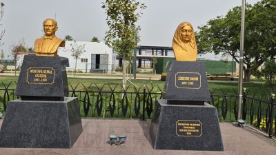 İskenderun Sahil Parkı’nda, İskenderun Halk Kütüphanesi’nin hemen karşısında yürüyüşe çıkan