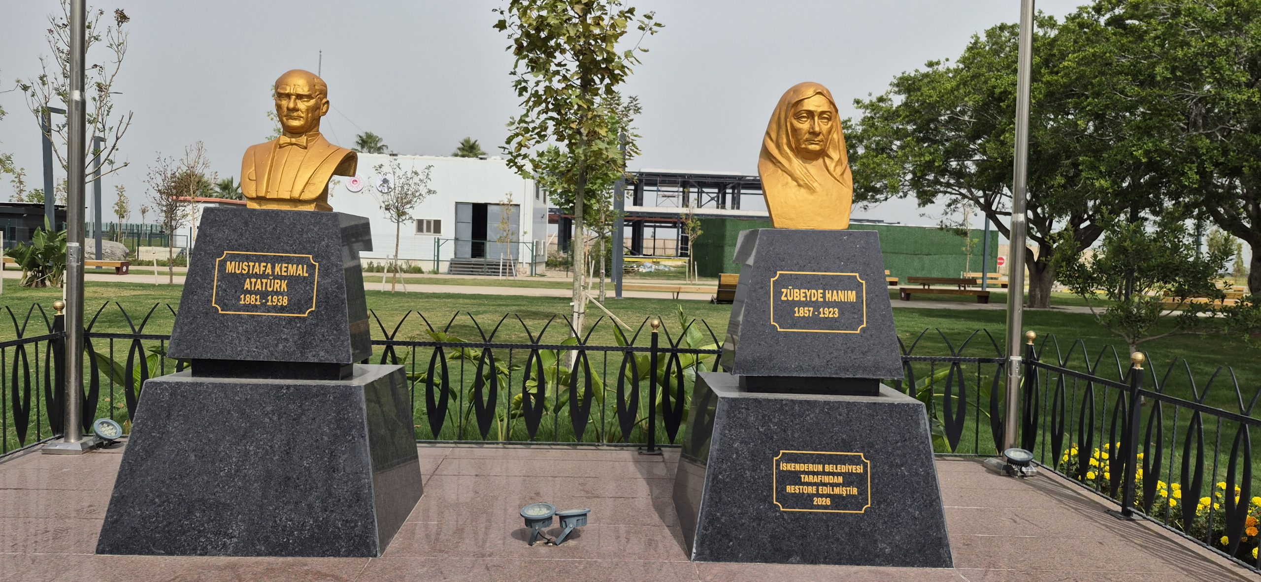 İskenderun Sahil Parkı’nda, İskenderun Halk Kütüphanesi’nin hemen karşısında yürüyüşe çıkan