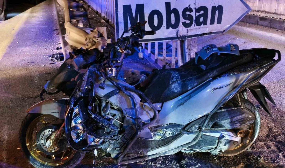 Hatay’ın Antakya ilçesinde kontrolden çıkan motosikletin bariyere çarpması sonucu meydana