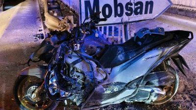 Hatay’ın Antakya ilçesinde kontrolden çıkan motosikletin bariyere çarpması sonucu meydana