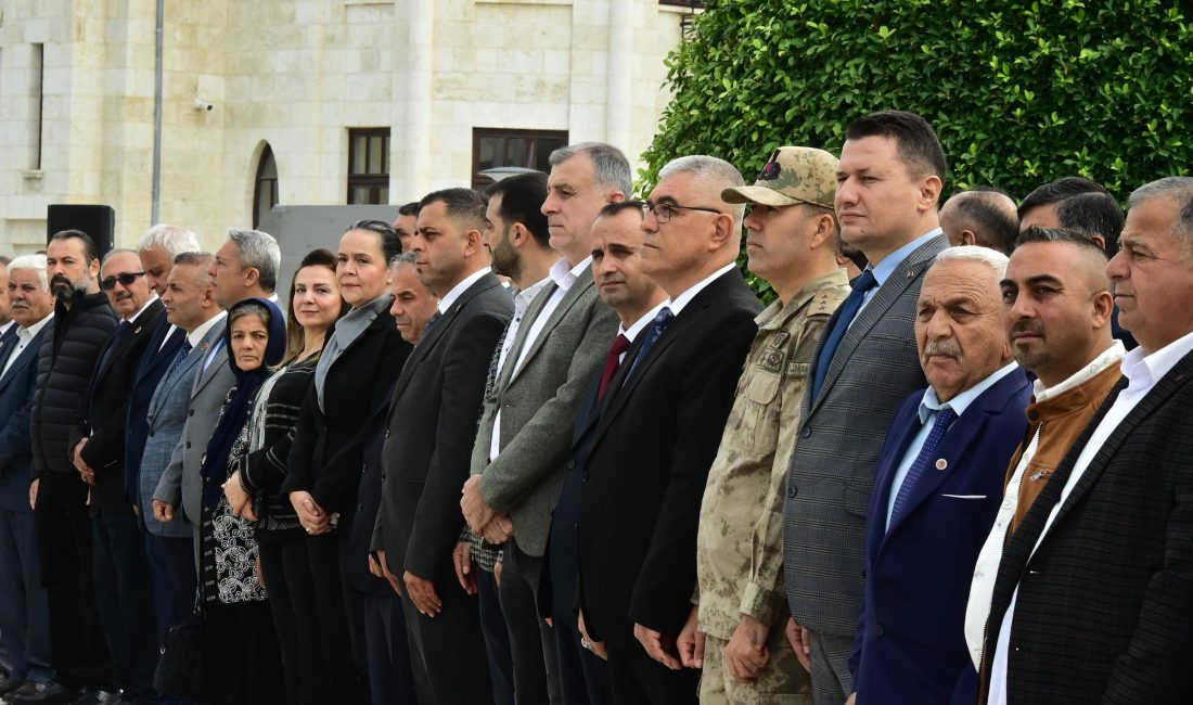 19 Ekim Muhtarlar Günü dolayısıyla Antakya’da Atatürk Anıtı’na çelenk sunuldu.