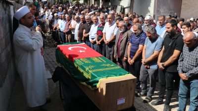 Kuzey Kıbrıs Türk Cumhuriyeti'nin (KKTC) Girne Limanı açıklarında yolcu gemisinin
