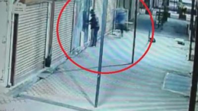 Hatay'da kuyumcuyu soymak için bitişiğinde bulunan terzinin kapısını zorlayarak iş