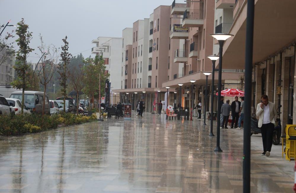 Hatay’ın Antakya ilçesinde 6 Şubat depremlerinde ağır hasar gören ve