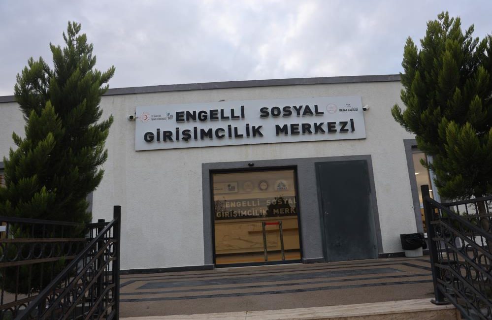 Hatay’ın Reyhanlı ilçesinde 15 yıl önce çalıştığı pamuk fabrikasında sağ