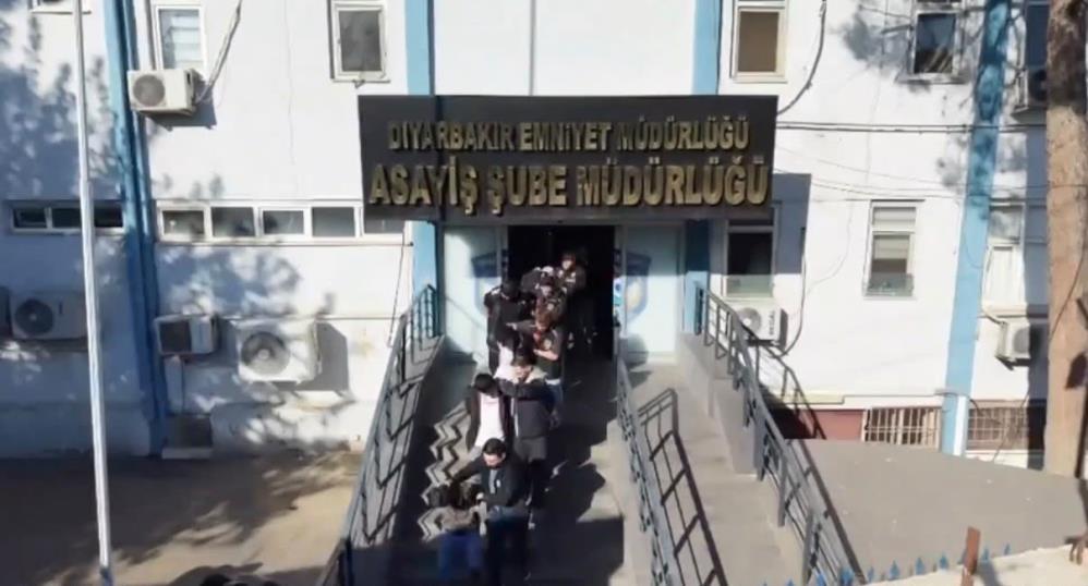 Diyarbakır merkezli 10 ilde düzenlenen “Patinaj” operasyonunda, sahte internet siteleri