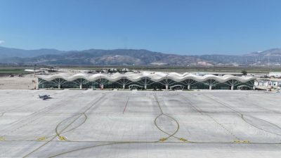 Hatay Havalimanı’nda deprem sonrası yenileme ve geliştirme çalışmaları sürüyor. Apron