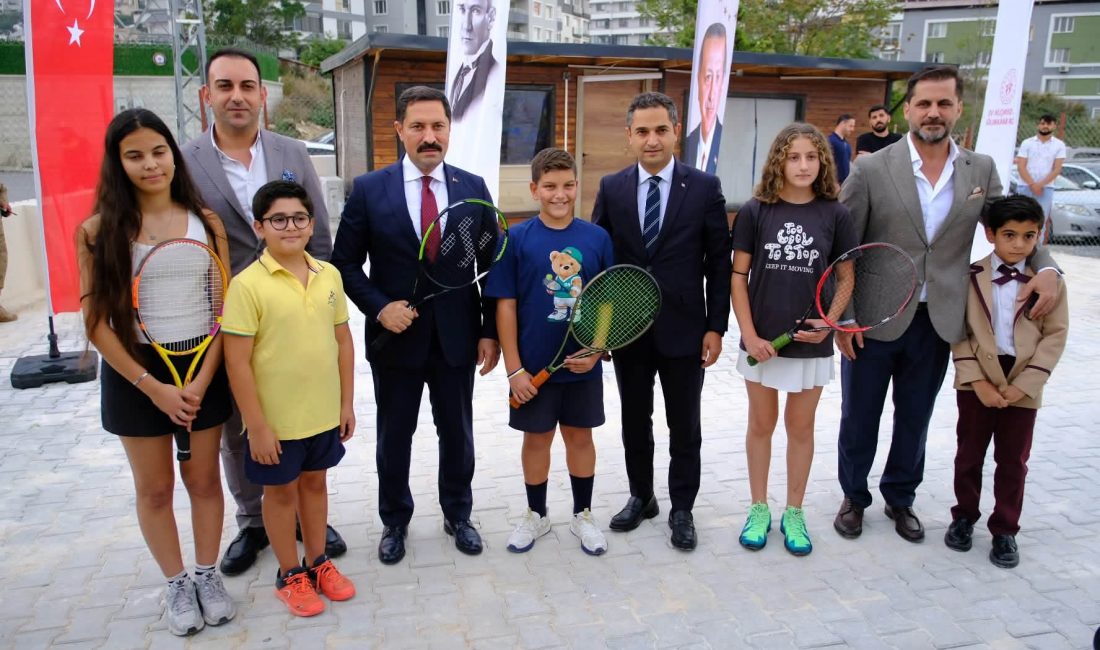 Hatay’ın Defne ilçesine bağlı Aşağıokçular Mahallesi’nde yapımı tamamlanan Defne Tenis