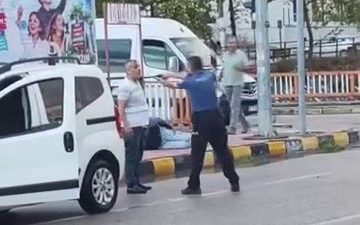 Hatay’ın Erzin ilçesinde husumetli olduğu kişi tarafından sokak ortasında silahla