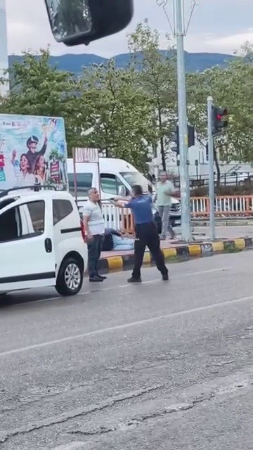 Hatay’ın Erzin ilçesinde husumetli olduğu kişi tarafından sokak ortasında silahla