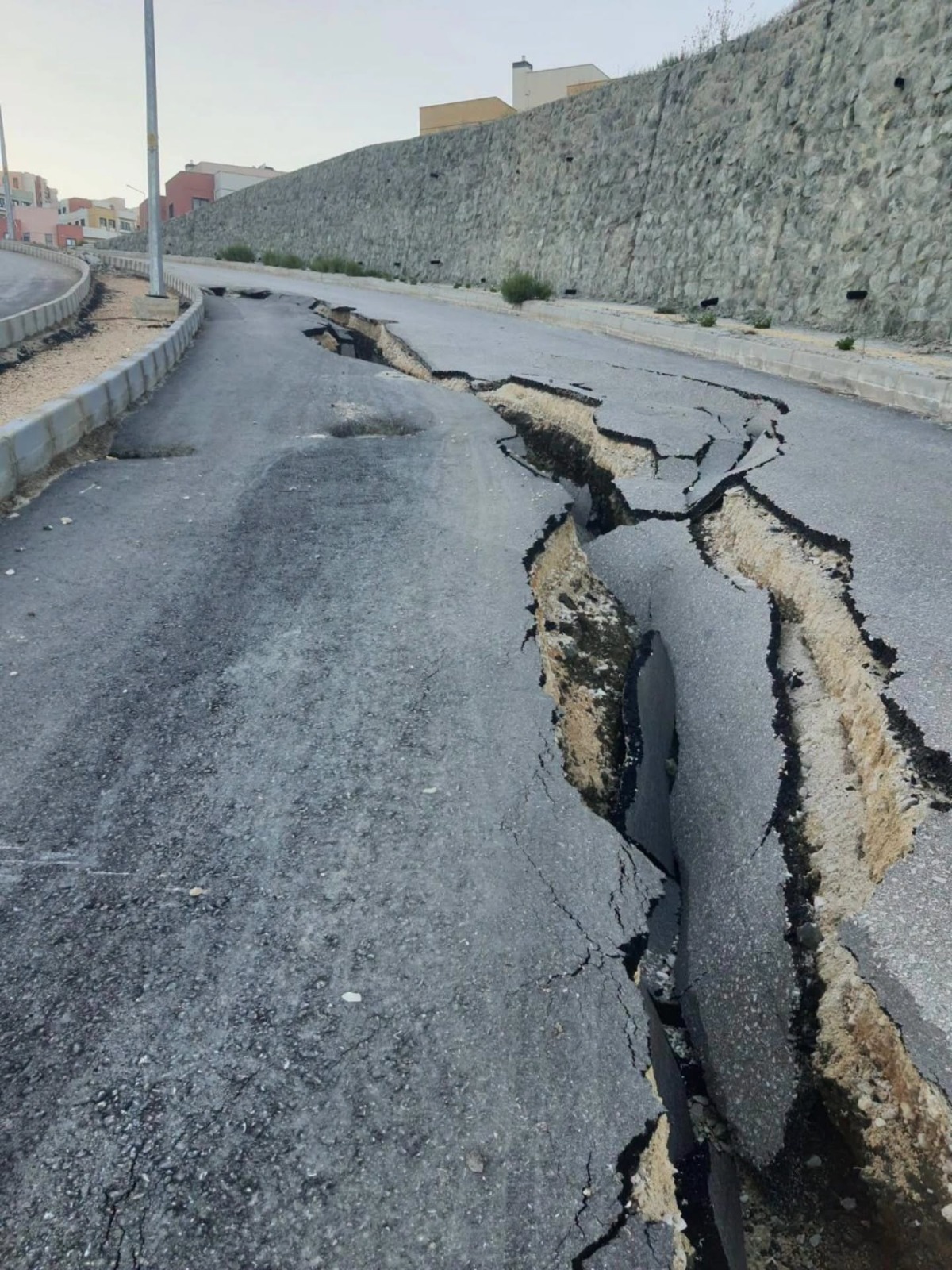 Hatay’ın Antakya ilçesinde Kisecik TOKİ konutlarına ulaşımı sağlayan ve kısa