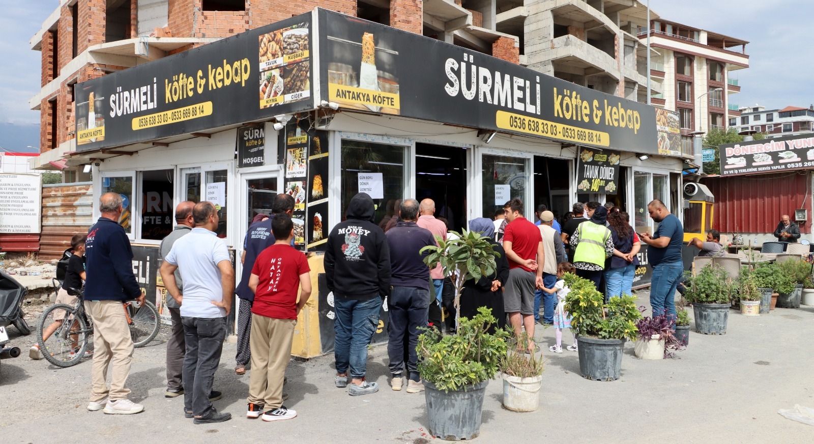 Antakya’da yeni hizmete giren Sürmeli Döner, Köfte ve Kebap, açılışın