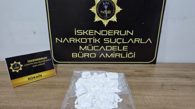 Hatay’da polis ekiplerinin uyuşturucu madde ticaretine yönelik operasyonlarında iki araçtan
