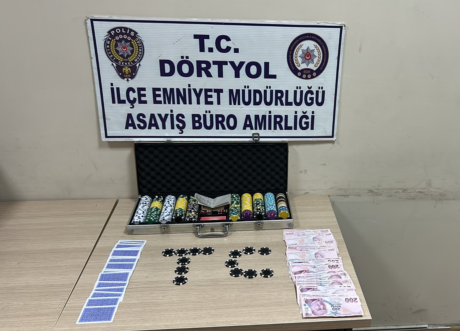 Hatay’ın Dörtyol ilçesinde bir iş yerine yönelik gerçekleştirilen denetimde kumar