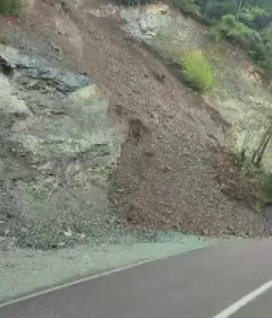 Hatay’ın Dörtyol ilçesinde yağış sonrası toprak kayması meydana geldi. Kuzuculu