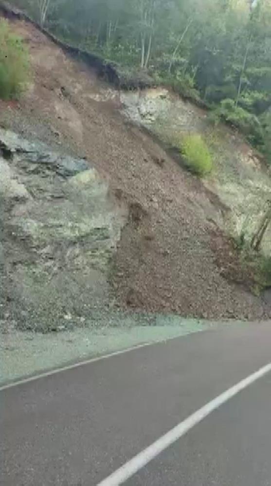 Hatay’ın Dörtyol ilçesinde yağış sonrası toprak kayması meydana geldi. Kuzuculu