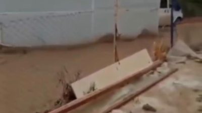 Hatay’ın Arsuz ilçesinde etkili olan şiddetli yağış, günlük yaşamı olumsuz