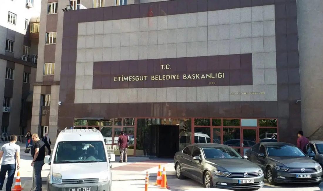 Ankara'da CHP'li Etimesgut Belediyesi'ne yönelik soruşturma kapsamında ikinci dalga operasyon