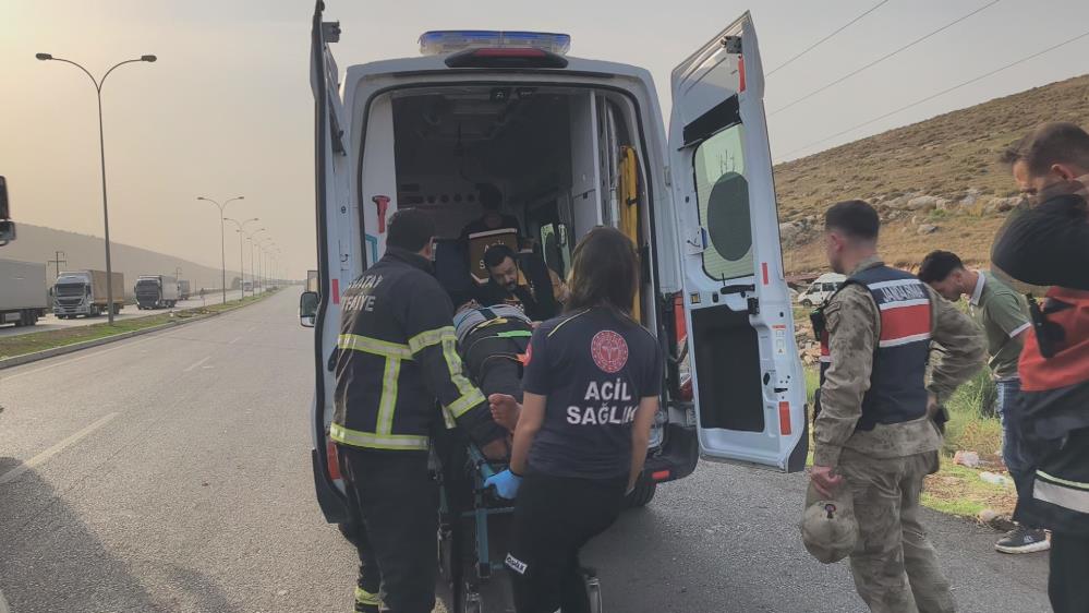 Hatay’ın Reyhanlı ilçesindeki Cilvegözü Sınır Kapısı’nda kontrolden çıkan tır, karşı