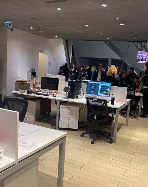 Halk TV programcısı Deniz Bayramoğlu, sabah saat 05.15’te kanala kayyım