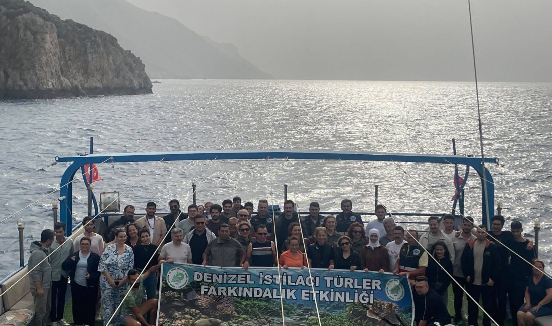 Doğaseverler, Samandağ Çevlik Limanı’ndan Yayladağı Karamağara Koyu’na uzanan etkinlikte denizel