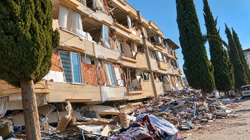 Hatay’da 16 kişinin yaşamını yitirdiği Derya Apartmanı davasında, bilirkişi raporları