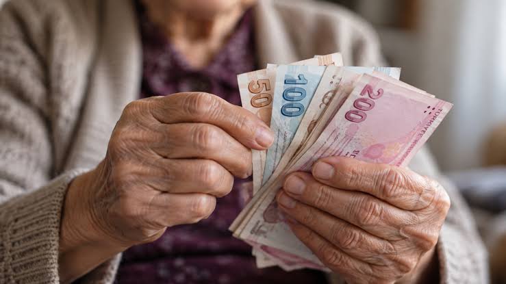 2027 bütçesinde SGK’ya aktarılacak kaynağın yüzde 66 artırılması, emeklilere ek