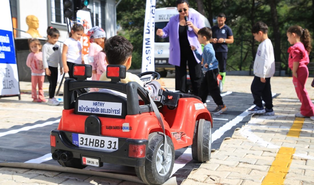 Hatay Büyükşehir Belediyesi, “Bir Bilgi Bin Çocuk” projesi kapsamında İskenderun’daki