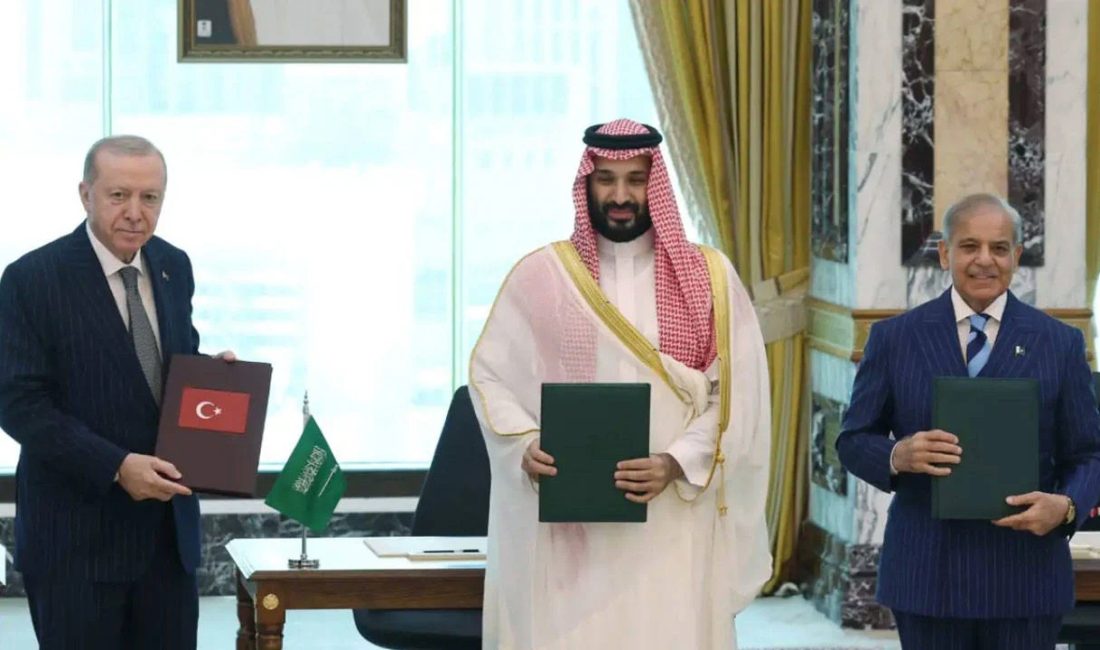 Türkiye, Pakistan ve Suudi Arabistan arasında imzalanan Mekke Ortak Savunma