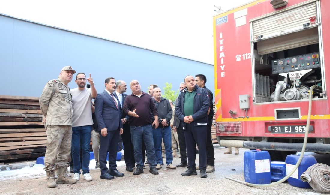 Hatay’ın Antakya ilçesindeki MOBSAN’da bulunan Akabe Mobilya isimli fabrikada çıkan