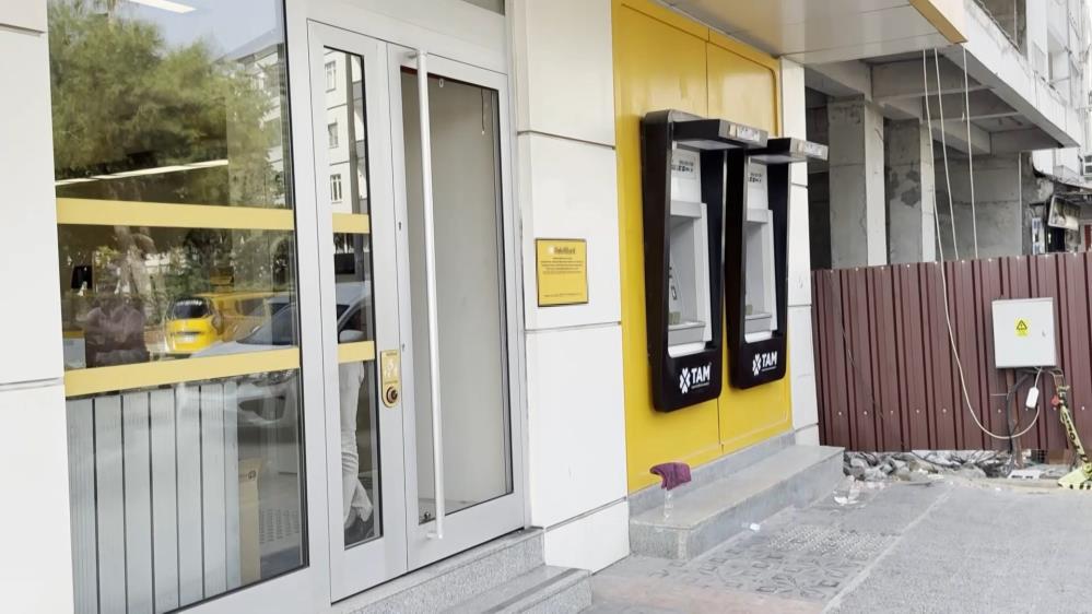 Hatay’ın İskenderun ilçesinde bir kamu bankasının şubesine gece saatlerinde giren