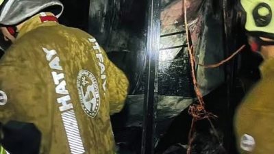 Hatay’ın Antakya ilçesinde çıkan konteyner yangınında 2 konteyner kullanılamaz hale
