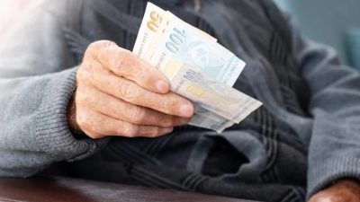 Cumhurbaşkanı Yardımcısı Cevdet Yılmaz, 2027 bütçesinde emeklilerin önceliklendirileceğini belirterek maaşlarda