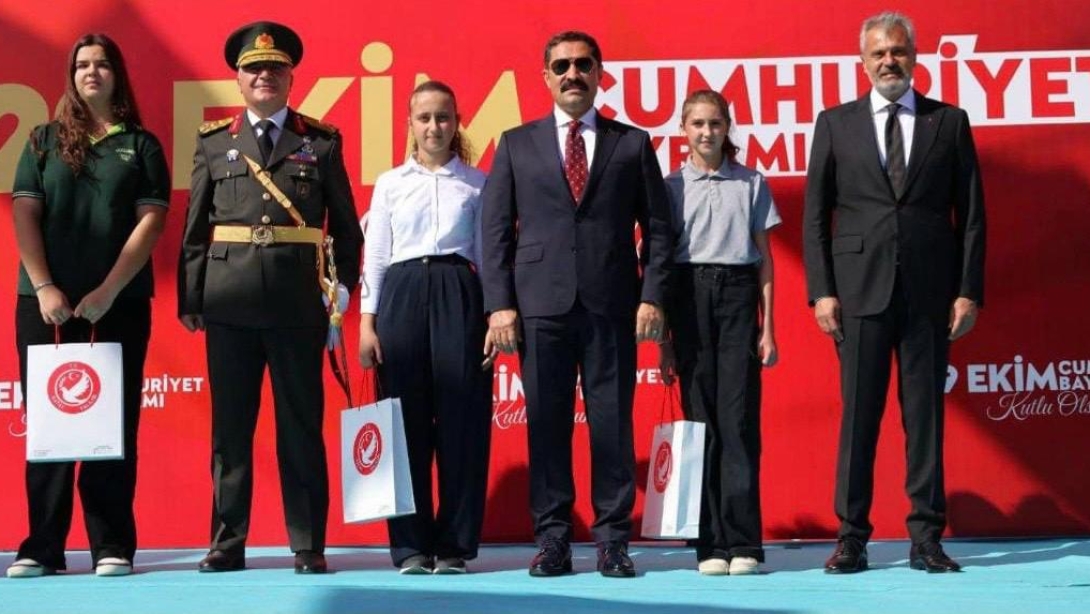 Köklü Geçmişten Güçlü Cumhuriyete adlı resim yarışmasında Hatay’daki ortaokullar arasında