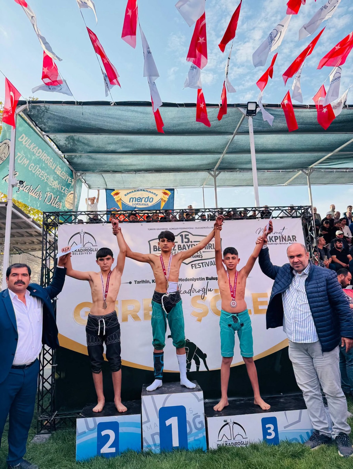 Yayladağılı güreşçi Kürşat Çetin, Karakucak ve Aba Güreşi kategorilerinde kazandığı