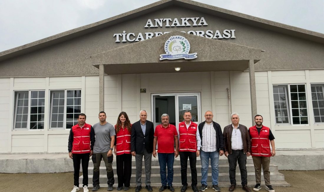 Türk Kızılayı Hatay İl Başkanı Hüseyin Kimyonoğlu öncülüğündeki heyet, Antakya