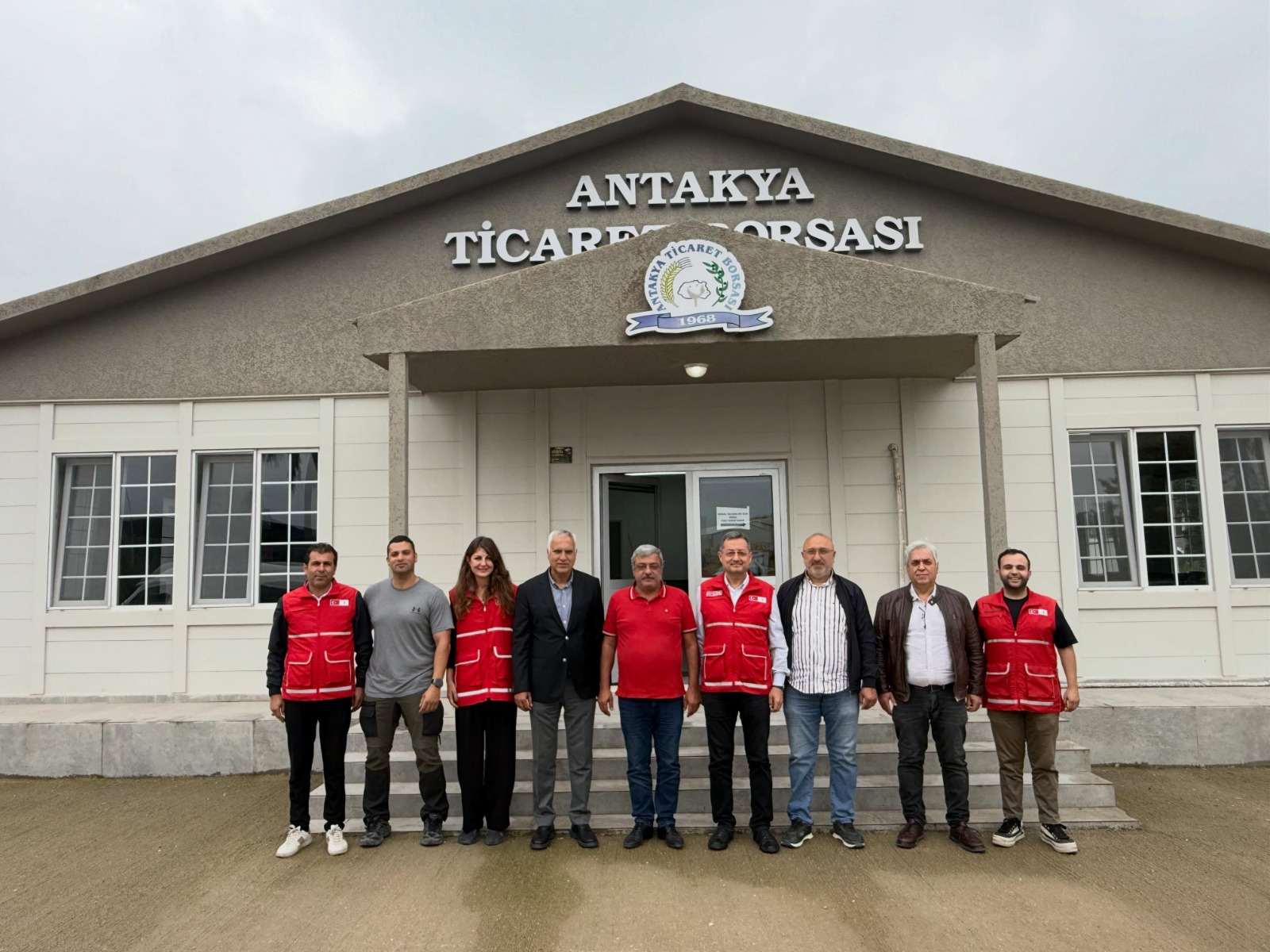 Türk Kızılayı Hatay İl Başkanı Hüseyin Kimyonoğlu öncülüğündeki heyet, Antakya