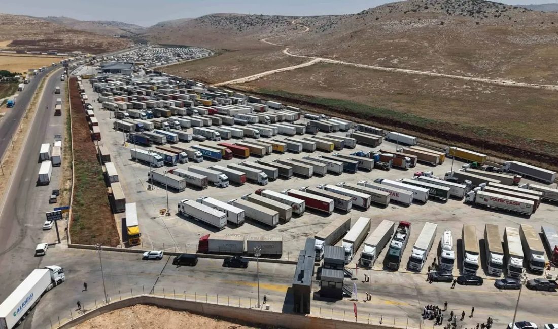 Hatay’ın Reyhanlı ilçesindeki Cilvegözü Sınır Kapısı’nda yıllardır yaşanan TIR yoğunluğunu