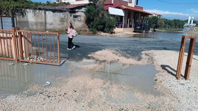 Samandağ’da okul ziyaretlerine çıkan Eğitim Sen yöneticileri, eğitim sorunlarından önce