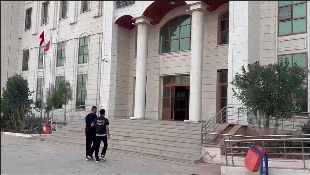 Hatay’ın Kırıkhan ilçesinde uyuşturucuyla mücadele kapsamında yürütülen çalışmalarda metamfetamin maddesi