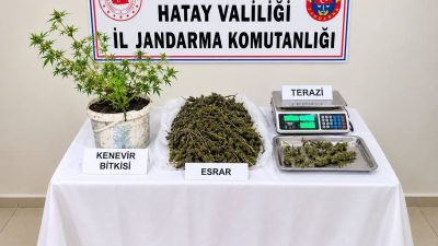 Hatay’ın Kumlu ilçesinde bir eve düzenlenen operasyonda 3 kilo 578