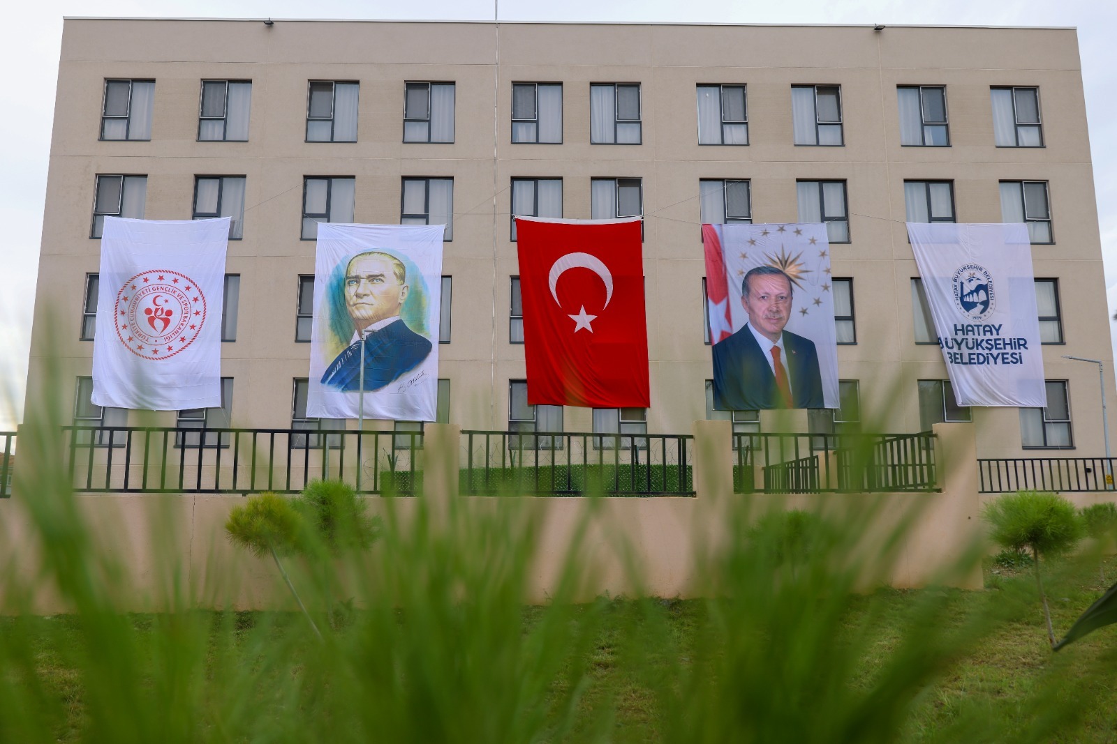 Hatay’ın Kırıkhan ilçesinde yapımı tamamlanan KYK Kırıkhan Mevlâna İdris Kız