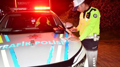 Hatay’ın Dörtyol ilçesinde polis ekipleri, D-817 kara yolunun Dörtyol-Payas güzergâhında