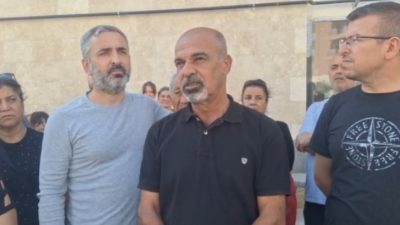Hatay’ın Defne ilçesine bağlı Elektrik Mahallesi’nde deprem konutlarının anahtarlarını teslim