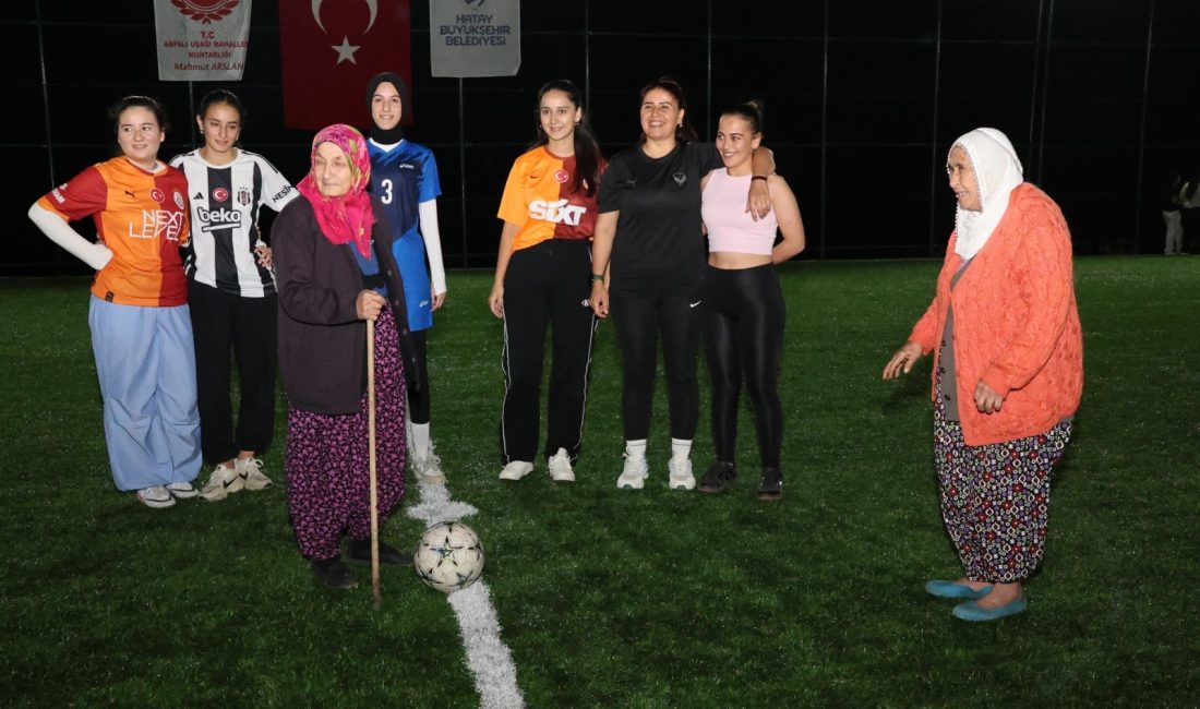 Hatay’ın Hassa ilçesinde kadınlar, Arpalıuşağı Mahallesi’ndeki yeni halı sahada düzenlenen