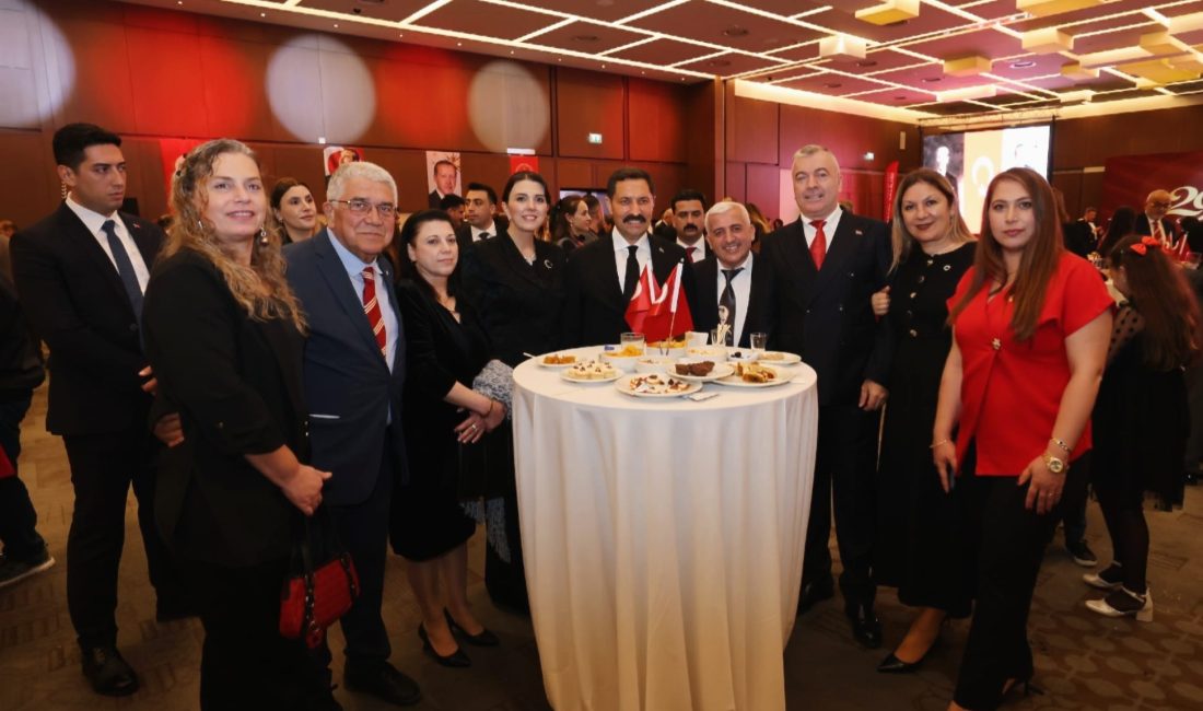 Hatay Valisi Mustafa Masatlı ve eşi Esra Masatlı, Cumhuriyetimizin ilanının